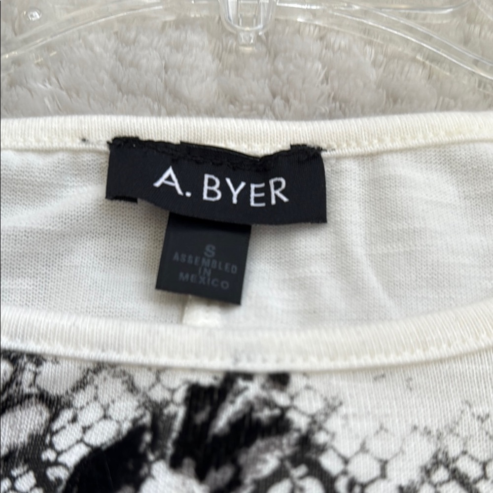 A. Byer Black and Off White Fitted Graphic Cap Sleeve Tee - Picture 2 of 12